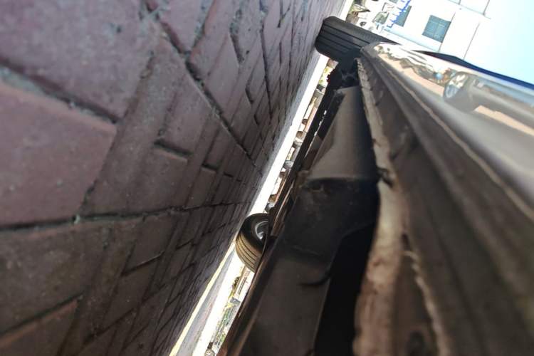 Used Buick GL8 2018 28T Comfort Model China VI Standard Right Side Sill