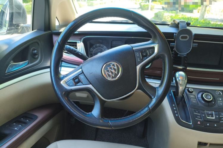 Used Buick GL8 2018 28T Luxury Model China VI Standard Steering Wheel