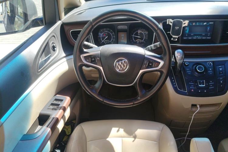 Used Buick GL8 2018 28T Luxury Model China VI Standard Steering Wheel