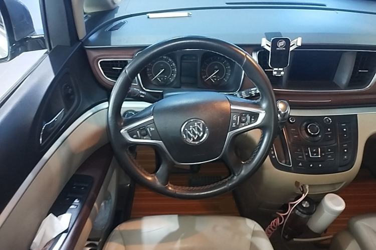 Used Buick GL8 2018 28T Luxury Model China VI Standard Steering Wheel