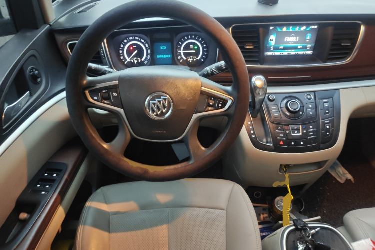 Used Buick GL8 2018 28T Comfort Model China VI Standard Steering Wheel