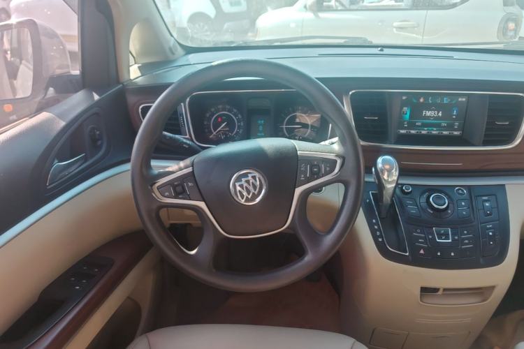 Used Buick GL8 2018 28T Comfort Model China VI Standard Steering Wheel
