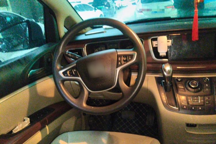 Used Buick GL8 2018 28T Comfort Model China VI Standard Steering Wheel