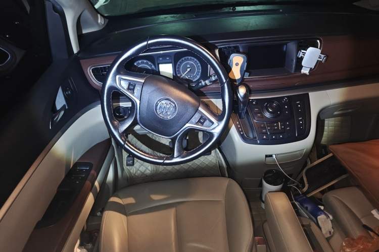 Used Buick GL8 2018 28T Luxury Model China VI Standard Steering Wheel