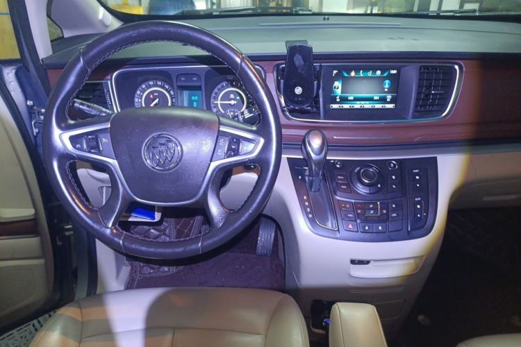 Used Buick GL8 2018 28T Luxury Model China VI Standard Steering Wheel
