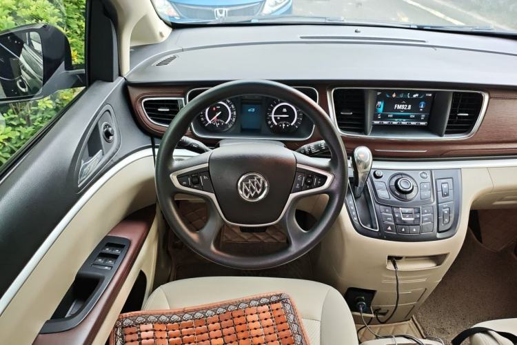 Used Buick GL8 2018 28T Comfort Model China VI Standard Steering Wheel