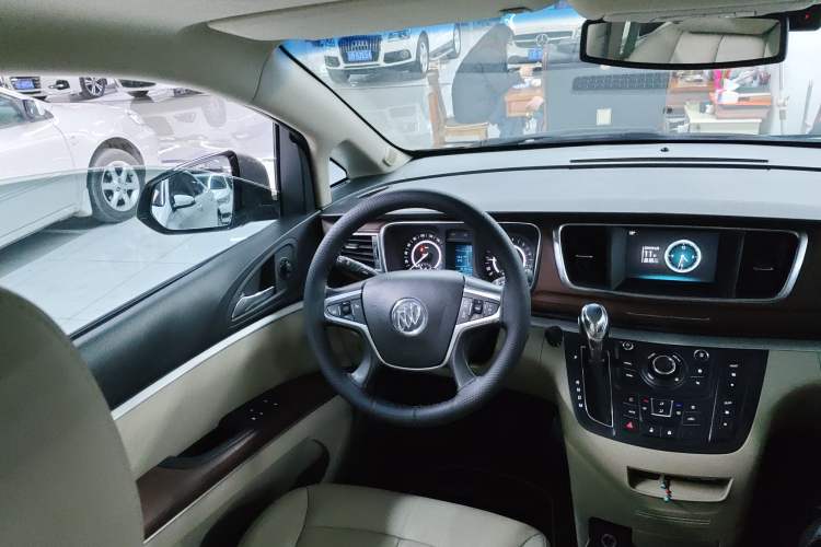 Used Buick GL8 2018 28T Luxury Model China VI Standard Steering Wheel