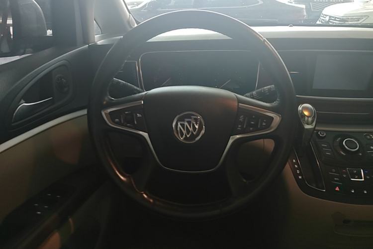 Used Buick GL8 2018 28T Luxury Model China VI Standard Steering Wheel