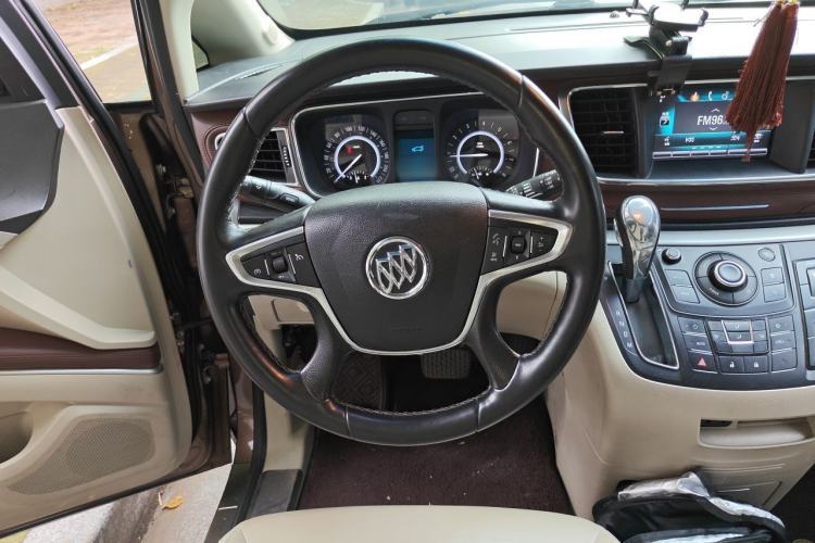 Used Buick GL8 2018 28T Luxury Model China VI Standard Steering Wheel