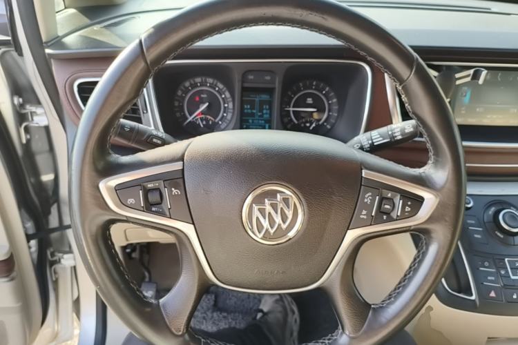 Used Buick GL8 2018 28T Luxury Model China VI Standard Steering Wheel