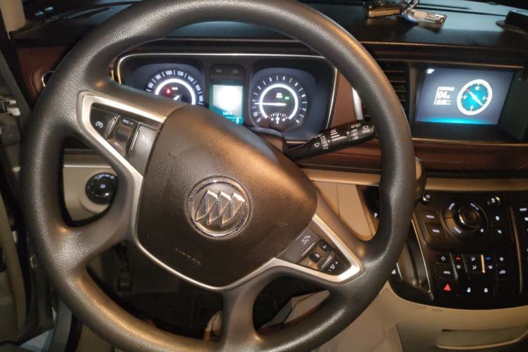 Used Buick GL8 2018 28T Comfort Model China VI Standard Steering Wheel