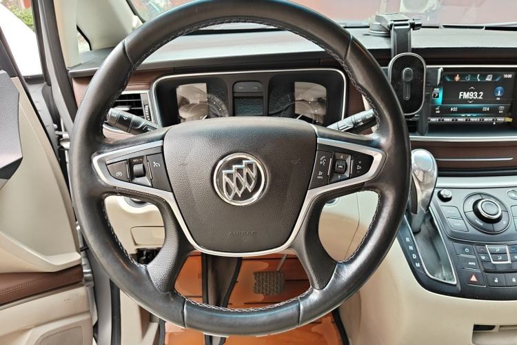 Used Buick GL8 2018 28T Luxury Model China VI Standard Steering Wheel