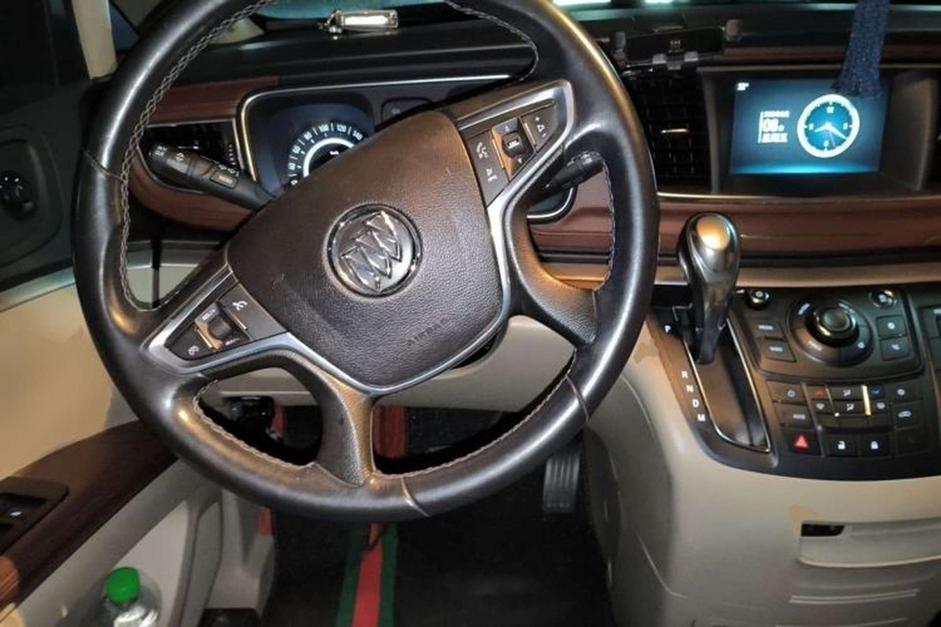 Used Buick GL8 2018 28T Luxury Model China VI Standard Steering Wheel
