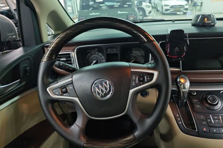 Used Buick GL8 2018 28T Comfort Model China VI Standard Steering Wheel