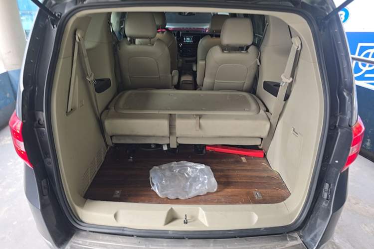 Used Buick GL8 2018 28T Luxury Model China VI Standard Trunk