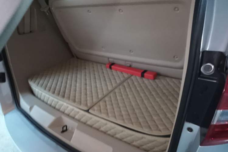 Used Buick GL8 2018 28T Luxury Model China VI Standard Trunk
