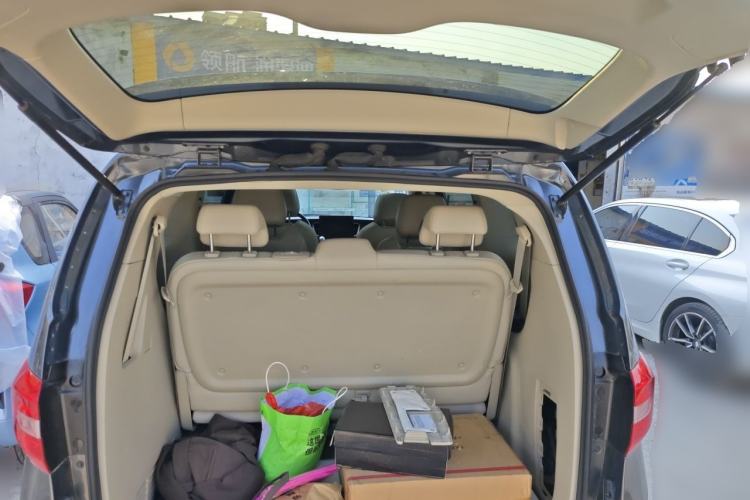 Used Buick GL8 2018 28T Luxury Model China VI Standard Trunk