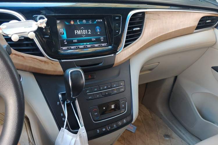Used Buick GL8 2018 ES 28T Comfort Model China VI Standard Audio And AC Panel