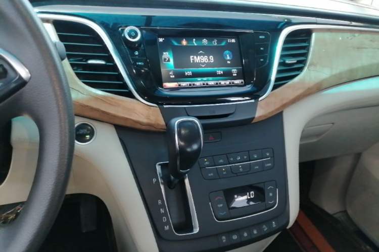 Used Buick GL8 2018 ES 28T Comfort Model China VI Standard Audio And AC Panel