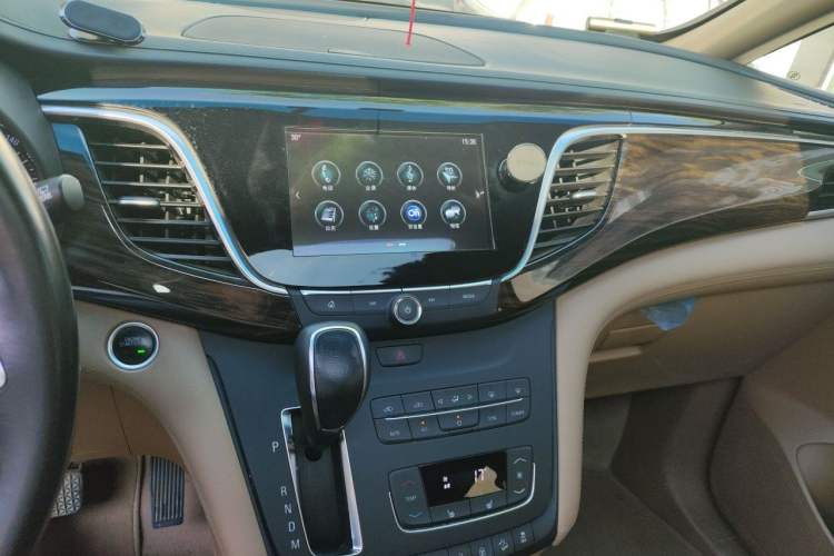 Used Buick GL8 2018 ES 28T Premium Model China VI Standard Audio And AC Panel