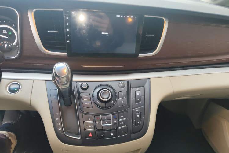 Used Buick GL8 2018 28T Comfort Model China VI Standard Audio And AC Panel