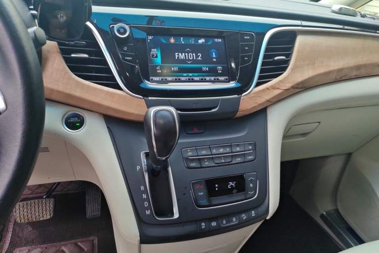 Used Buick GL8 2018 ES 28T Luxury Model China VI Standard Audio And AC Panel