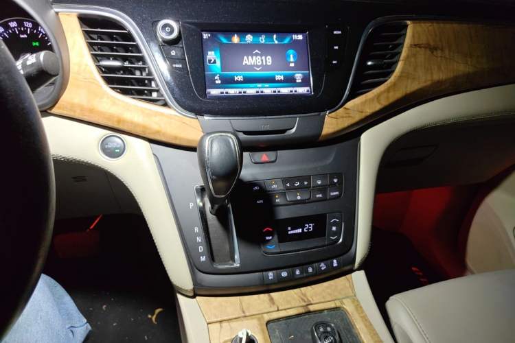 Used Buick GL8 2018 ES 28T Comfort Model China VI Standard Audio And AC Panel