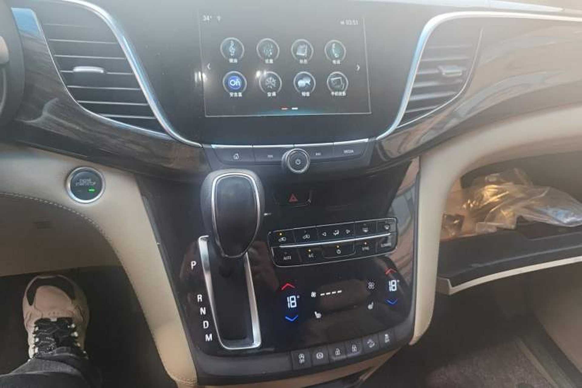Used Buick GL8 2018 ES 28T Luxury Model China VI Standard Audio And AC Panel