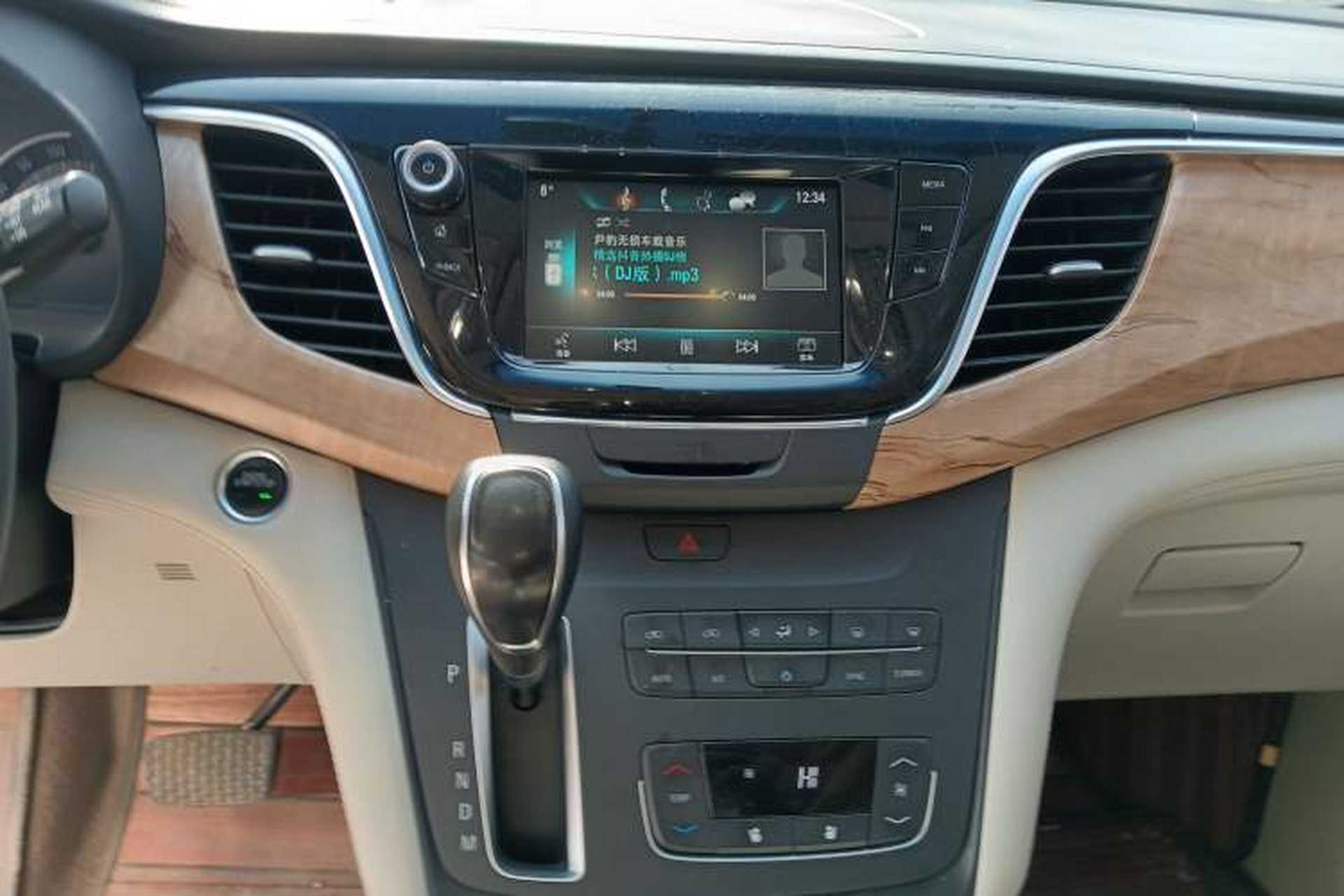 Used Buick GL8 2018 ES 28T Comfort Model China VI Standard Audio And AC Panel
