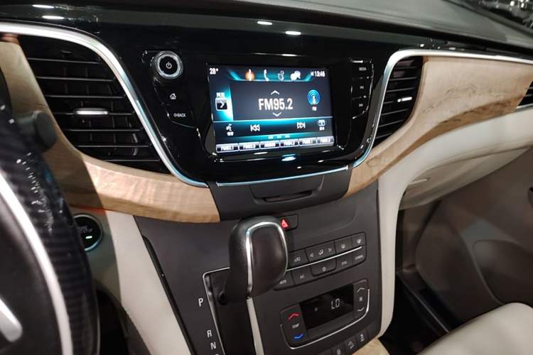 Used Buick GL8 2018 ES 28T Comfort Model China VI Standard Audio And AC Panel