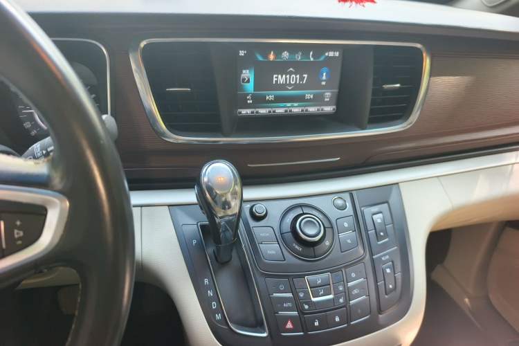Used Buick GL8 2018 28T Prestige Version China VI Standard Audio And AC Panel