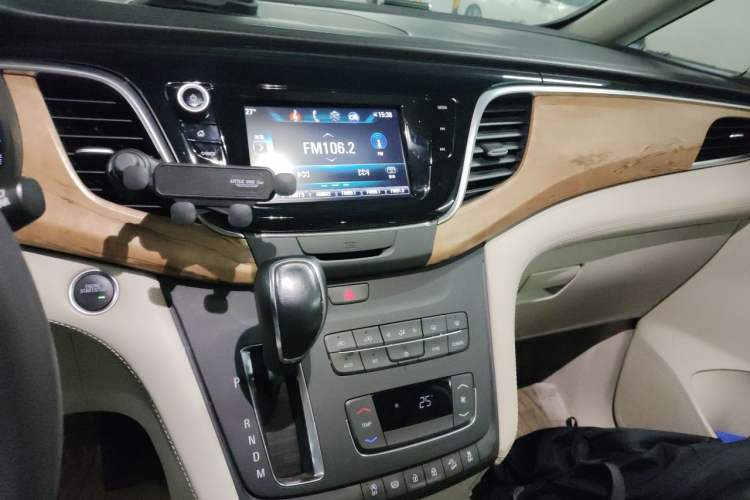 Used Buick GL8 2018 ES 28T Comfort Model China VI Standard Audio And AC Panel