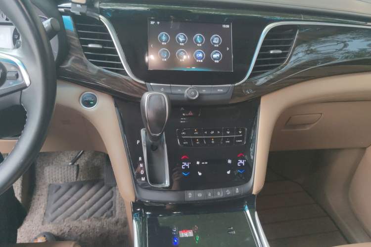 Used Buick GL8 2018 ES 28T Luxury Model China VI Standard Audio And AC Panel