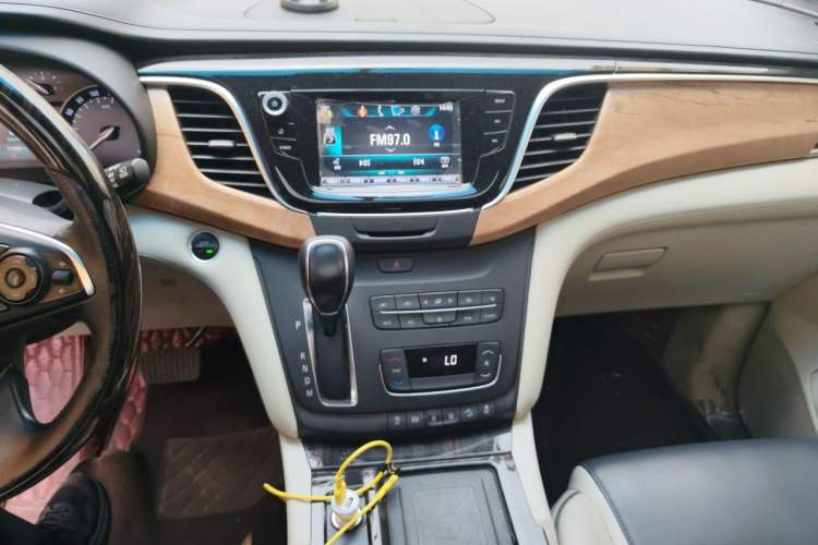 Used Buick GL8 2018 ES 28T Comfort Model China VI Standard Audio And AC Panel