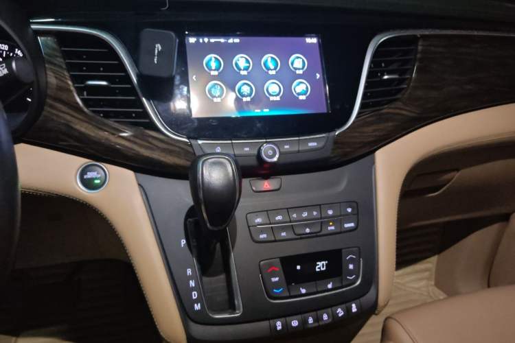 Used Buick GL8 2018 ES 28T Premium Model China VI Standard Audio And AC Panel