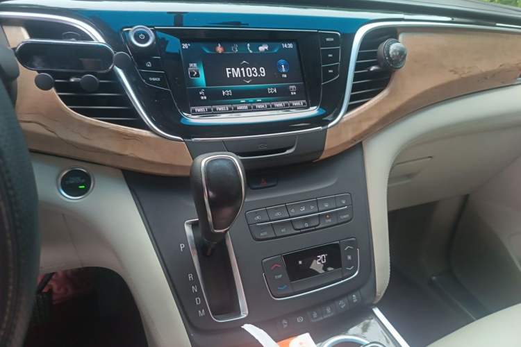 Used Buick GL8 2018 ES 28T Comfort Model China VI Standard Audio And AC Panel