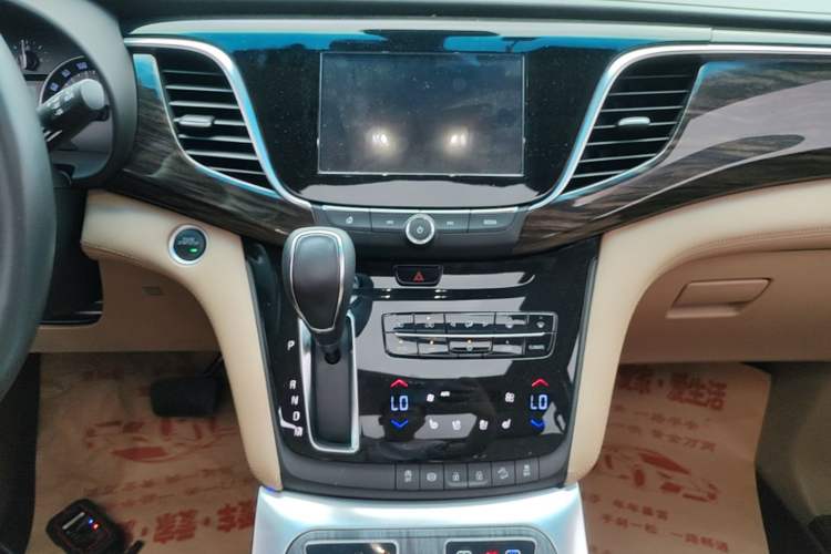Used Buick GL8 2018 ES 28T Flagship Model China VI Standard Audio And AC Panel