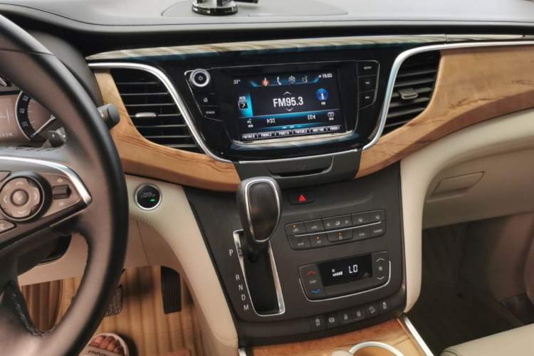 Used Buick GL8 2018 ES 28T Comfort Model China VI Standard Audio And AC Panel