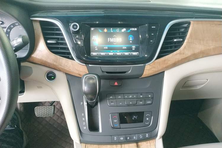 Used Buick GL8 2018 ES 28T Comfort Model China VI Standard Audio And AC Panel