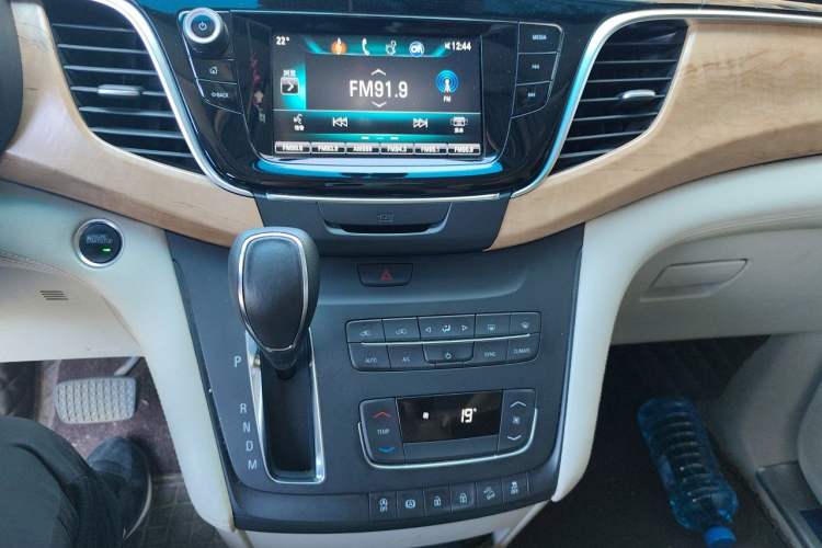 Used Buick GL8 2018 ES 28T Comfort Model China VI Standard Audio And AC Panel