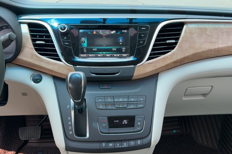 Used Buick GL8 2018 ES 28T Comfort Model China VI Standard Audio And AC Panel