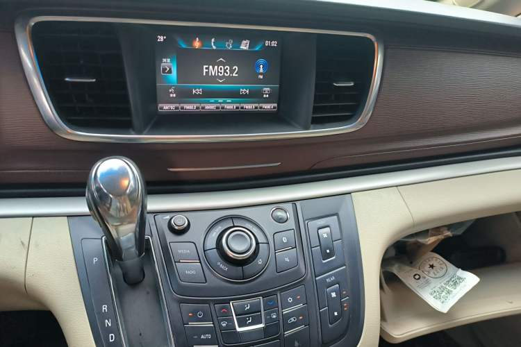 Used Buick GL8 2018 28T Luxury Model China VI Standard Audio And AC Panel