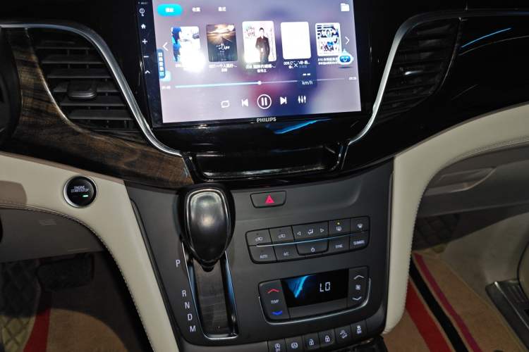 Used Buick GL8 2018 ES 28T Comfort Model China VI Standard Audio And AC Panel