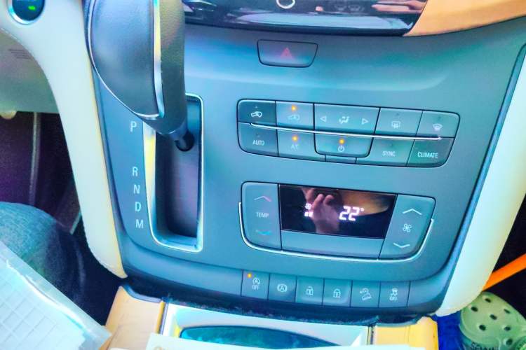 Used Buick GL8 2018 ES 28T Comfort Model China VI Standard Audio And AC Panel