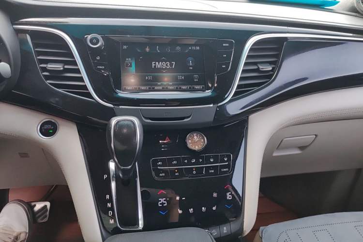 Used Buick GL8 2018 ES 28T Comfort Model China VI Standard Audio And AC Panel