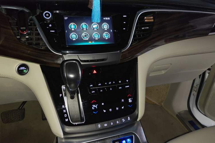 Used Buick GL8 2018 ES 28T Comfort Model China VI Standard Audio And AC Panel