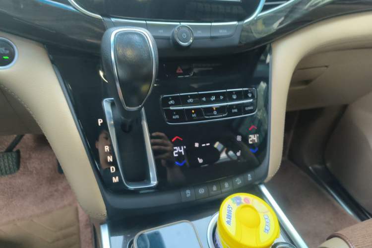 Used Buick GL8 2018 ES 28T Luxury Model China VI Standard Audio And AC Panel