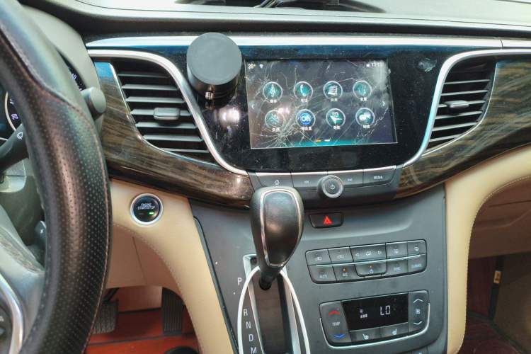 Used Buick GL8 2018 ES 28T Premium Model China VI Standard Audio And AC Panel