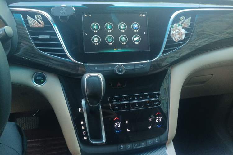 Used Buick GL8 2018 ES 28T Luxury Model China VI Standard Audio And AC Panel
