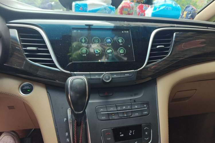 Used Buick GL8 2018 ES 28T Premium Model China VI Standard Audio And AC Panel